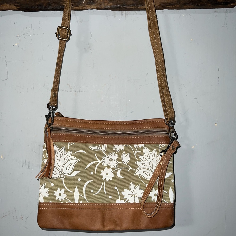 Myra crossbody